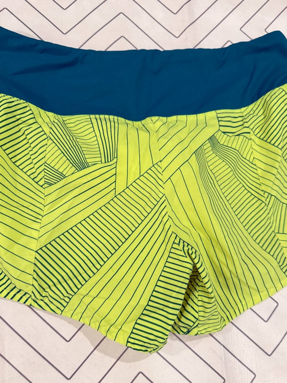 Brooks Neon Pattern Running Shorts - Picture 10 of 10